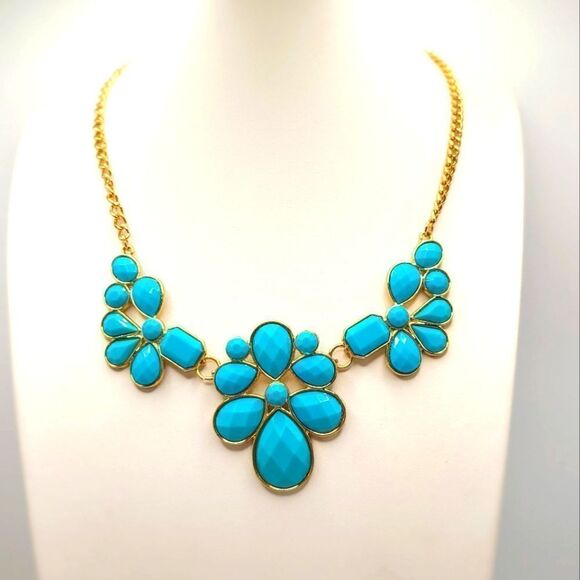 Statement piece, Faux Turquoise goldtone necklace - Picture 3 of 6